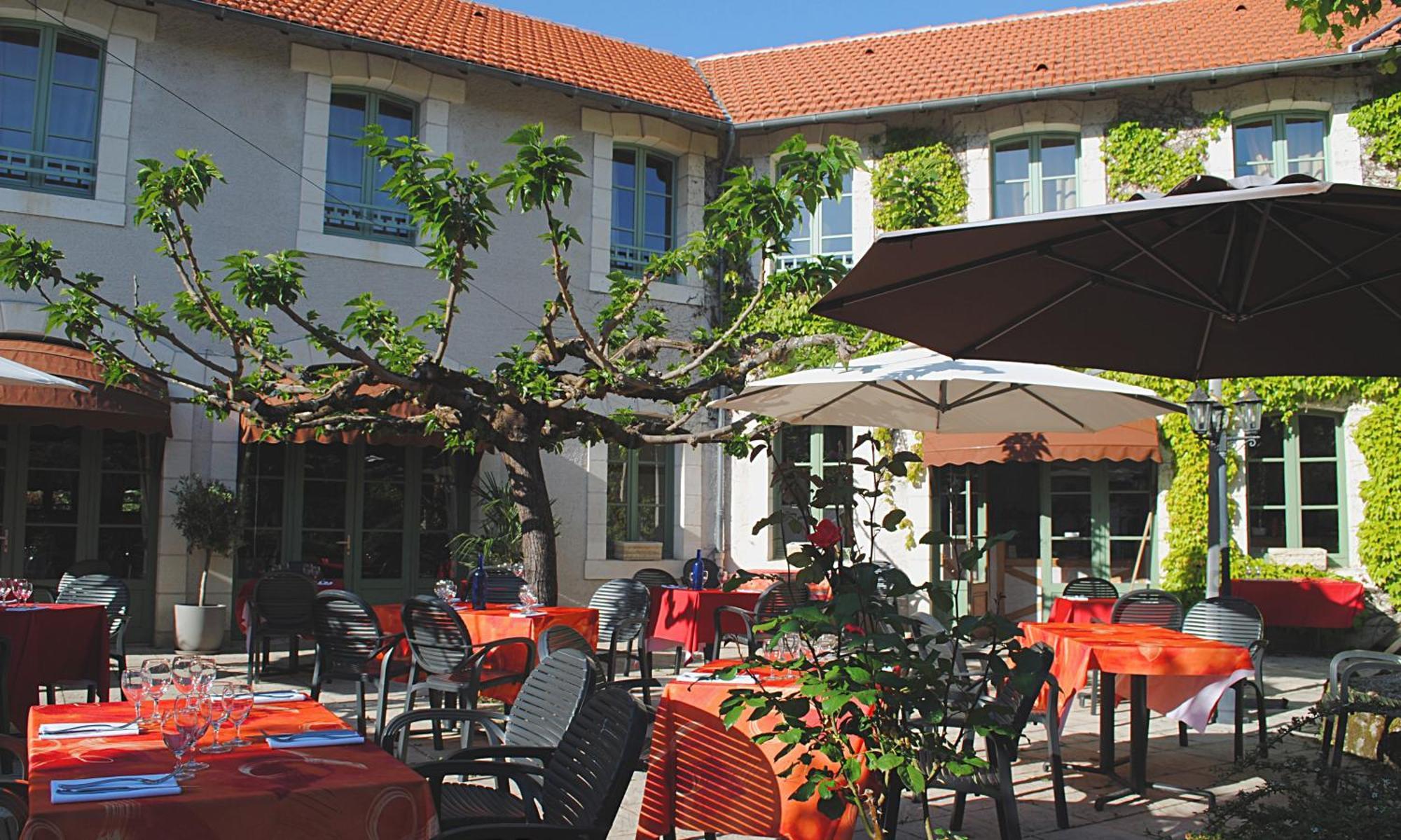 Logis Hostellerie Du Perigord Vert Brantome Exterior photo