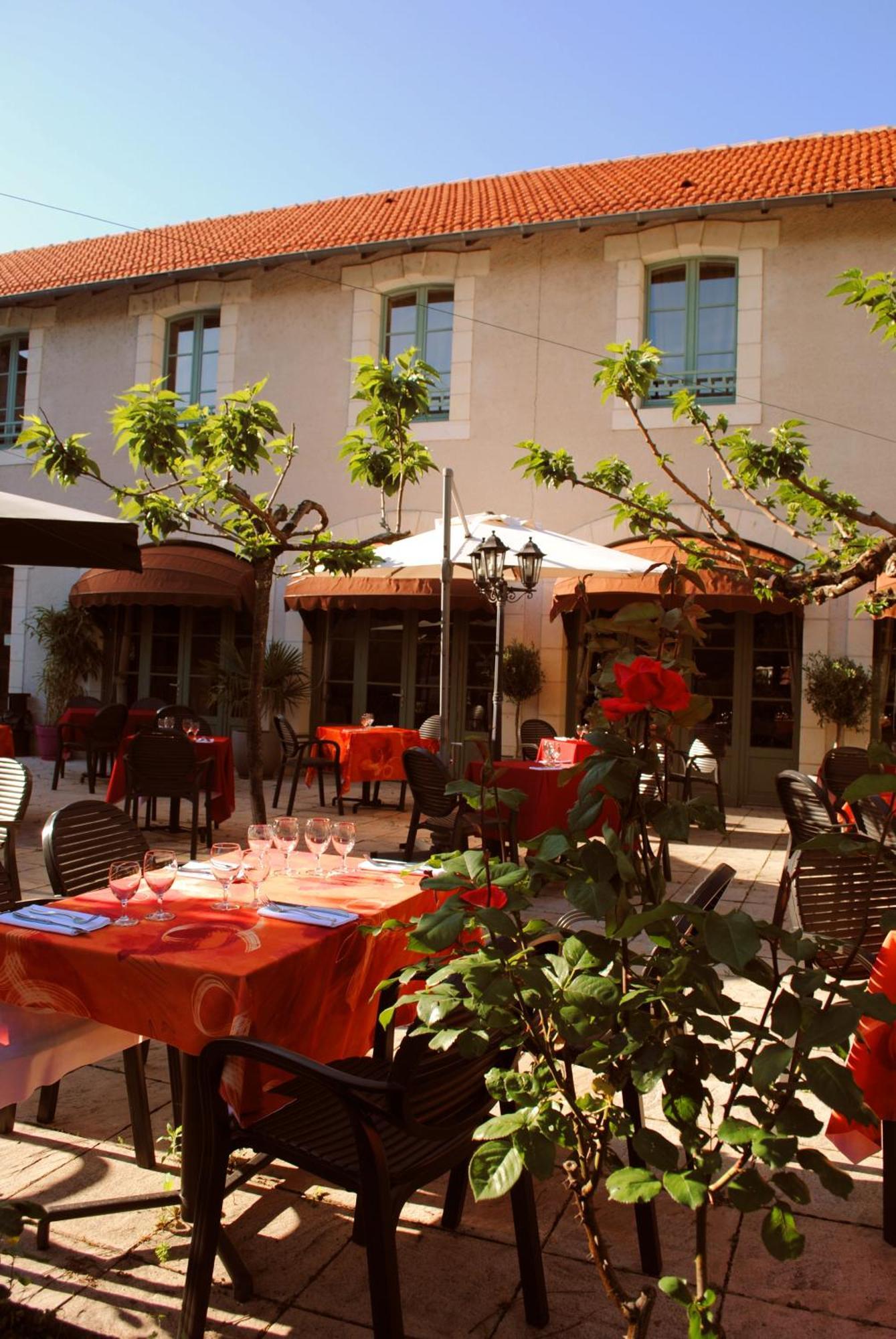 Logis Hostellerie Du Perigord Vert Brantome Exterior photo