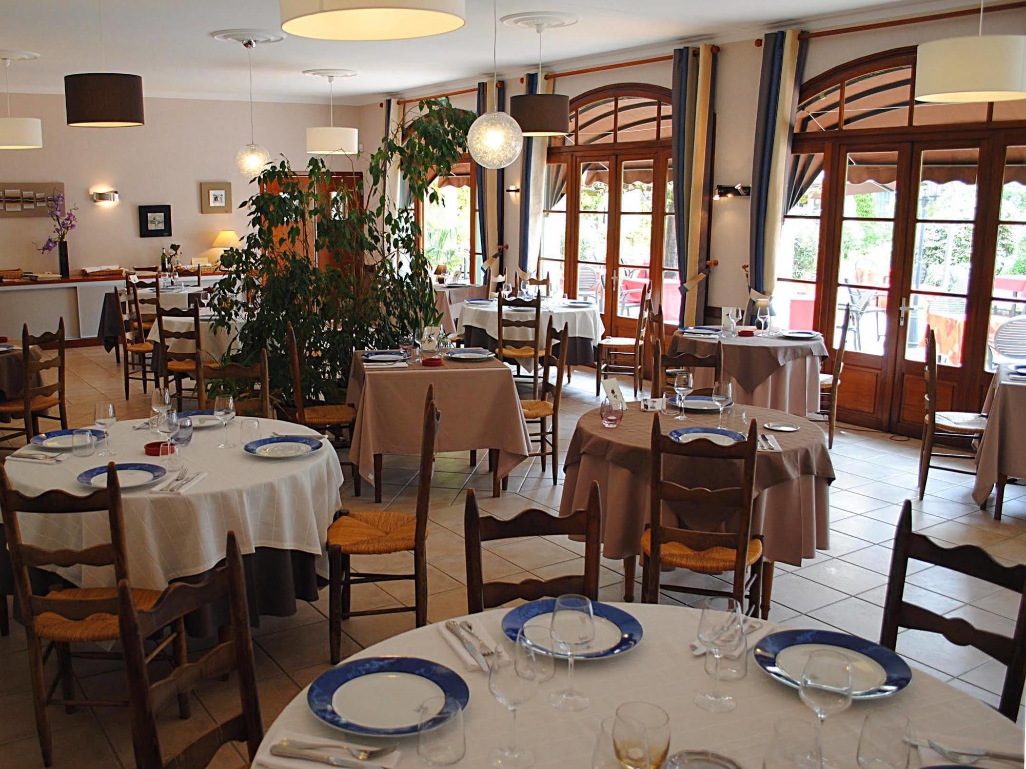 Logis Hostellerie Du Perigord Vert Brantome Exterior photo